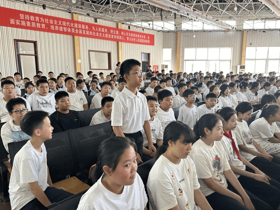 洛龙区开学第一堂法治课开讲啦<strong></p>
<p>汾酒股票</strong>！