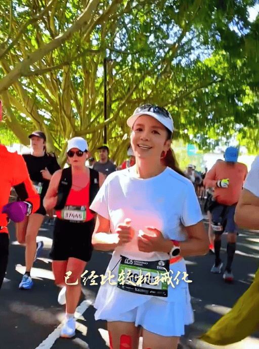 知名主持人朱迅跑完悉尼马拉松全马<strong></p>
<p>汾酒股票</strong>,开心大笑:又创造个人最好成绩