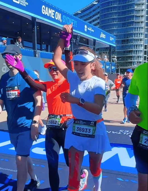 知名主持人朱迅跑完悉尼马拉松全马<strong></p>
<p>汾酒股票</strong>,开心大笑:又创造个人最好成绩