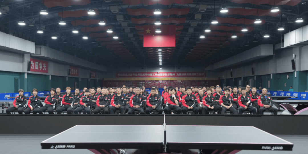 中国乒乓球队集体观看纪念中国人民抗日战争暨世界反法西斯战争胜利80周年大会