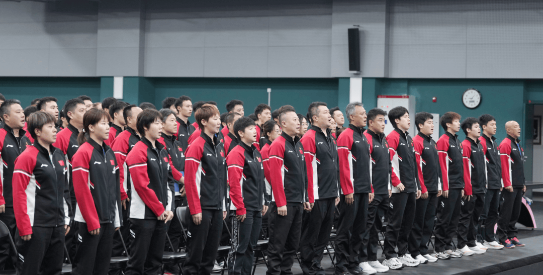 中国乒乓球队集体观看纪念中国人民抗日战争暨世界反法西斯战争胜利80周年大会