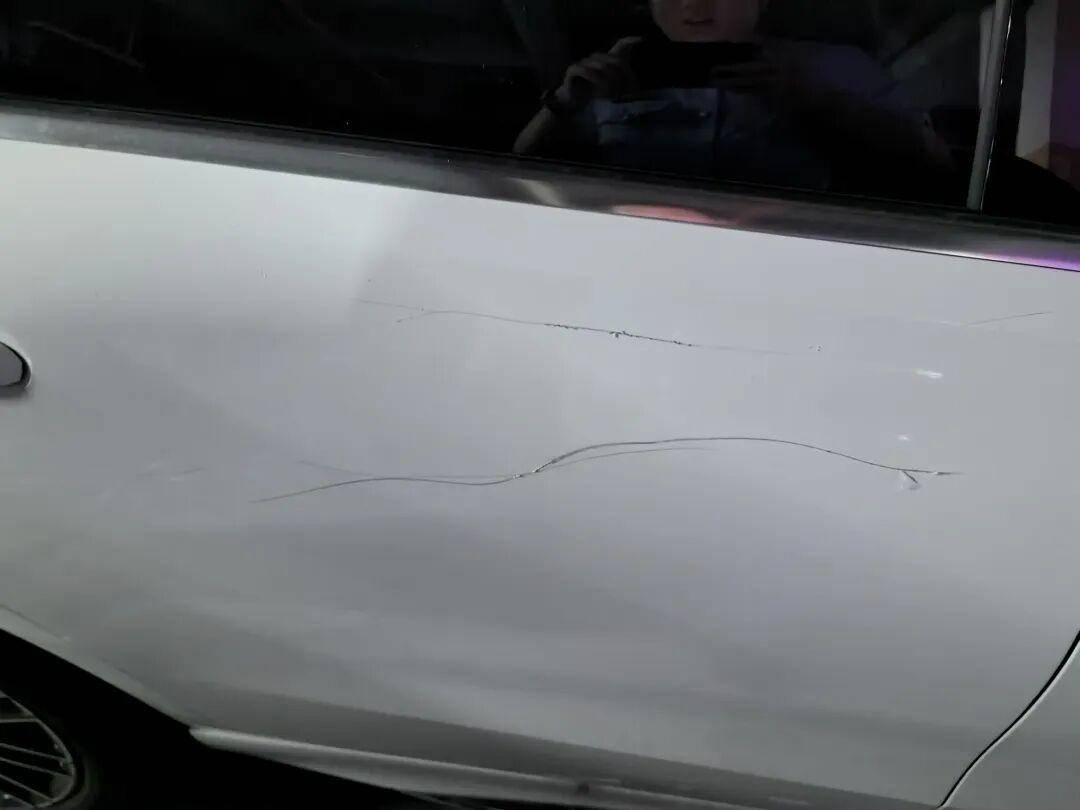 女子用铁片将邻居奔驰车划开数个口子<strong></p>
<p>可口可乐股票</strong>，被采取刑事强制措施 双方曾因车门磕碰发生口角