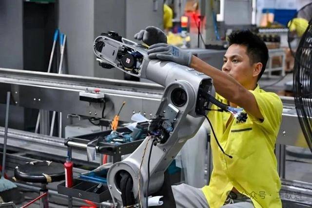 埃夫特3414万芜湖拿地<strong></p>
<p>可口可乐股票</strong>！机器人超级工厂背后的“智造野心”与行业变局