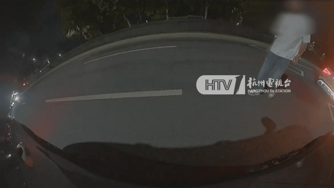 杭州女子酒驾被追尾<strong></p>
<p>银轮股份股票</strong>，怕对方报警私了倒赔8000元，第二天发现肇事者竟是一路尾随