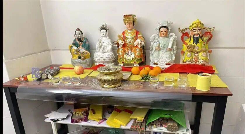 男子自称“玉皇大帝”<strong></p>
<p>马应龙股票</strong>，奸淫妇女10人，敛财超500万元