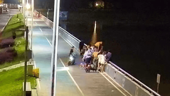东莞一女子凌晨沉入漆黑水库<strong></p>
<p>浙江东方股票</strong>,民警第二跳让人揪心……
