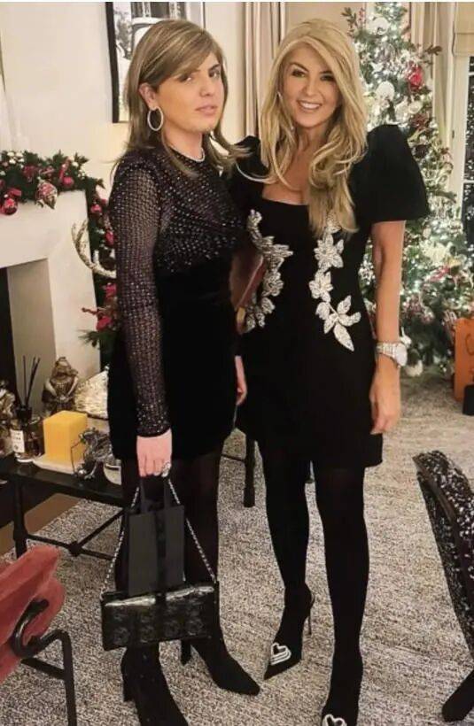 希腊航运巨头28岁女继承人在家中死亡<strong></p>
<p>宝钢股份股票</strong>,疑被虫类叮咬后发病,涉事医院承认犯下严重错误