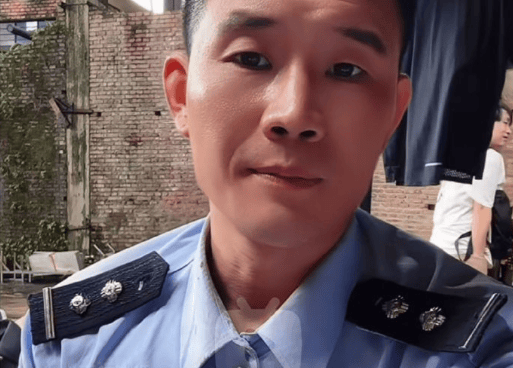 “嘎子谢孟伟”穿警服直播带货<strong></p>
<p>宝钢股份股票</strong>,云南警方通报:谢某某(男,36岁,河北雄县人),行政拘留7日