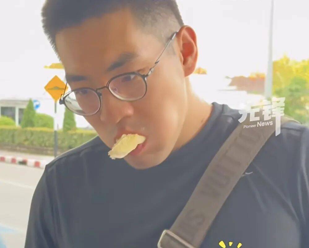 因无法带上飞机<strong></p>
<p>宝钢股份股票</strong>，一家五口30分钟狂炫11斤榴莲