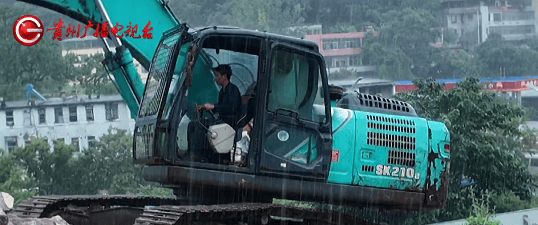 心酸!12岁男孩“独居”贵阳一安置房内<strong></p>
<p>同济科技股票</strong>,父亲回应:迫于无奈,因为……