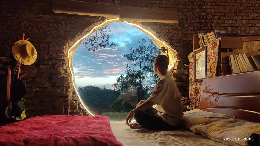 是个人选择还是另有隐情？35岁男子回乡“崖下洞居”惹争议！｜封面深镜