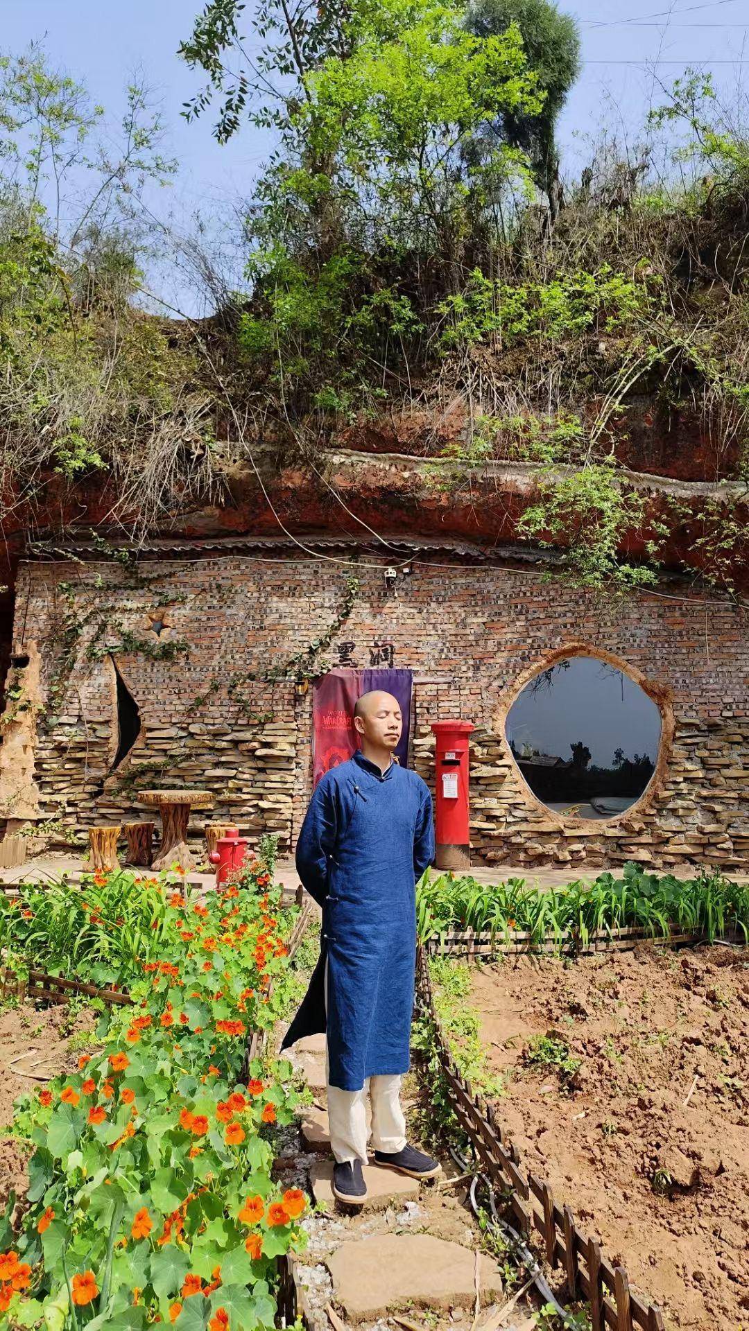 是个人选择还是另有隐情？35岁男子回乡“崖下洞居”惹争议<strong></p>
<p>同济科技股票</strong>！｜封面深镜