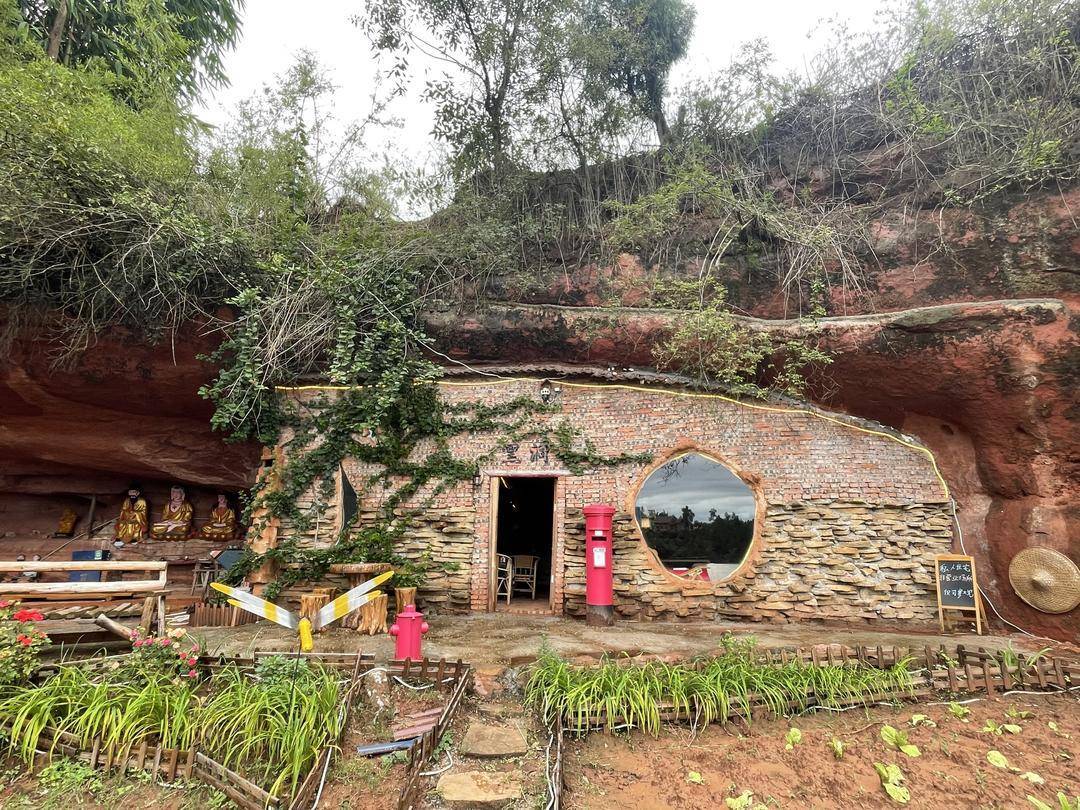 是个人选择还是另有隐情？35岁男子回乡“崖下洞居”惹争议<strong></p>
<p>同济科技股票</strong>！｜封面深镜