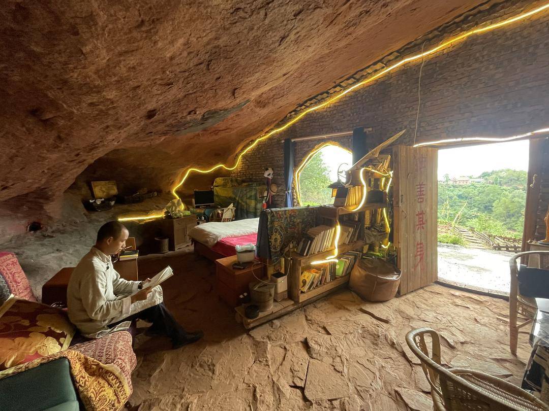 是个人选择还是另有隐情？35岁男子回乡“崖下洞居”惹争议<strong></p>
<p>同济科技股票</strong>！｜封面深镜