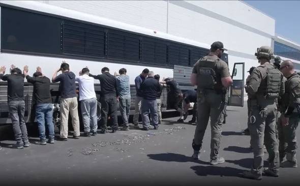 金钟：一旦特朗普掌握了这个“撒手锏”<strong></p>
<p>股票怎么买新手入门</strong>，影响将远超议息会议决策