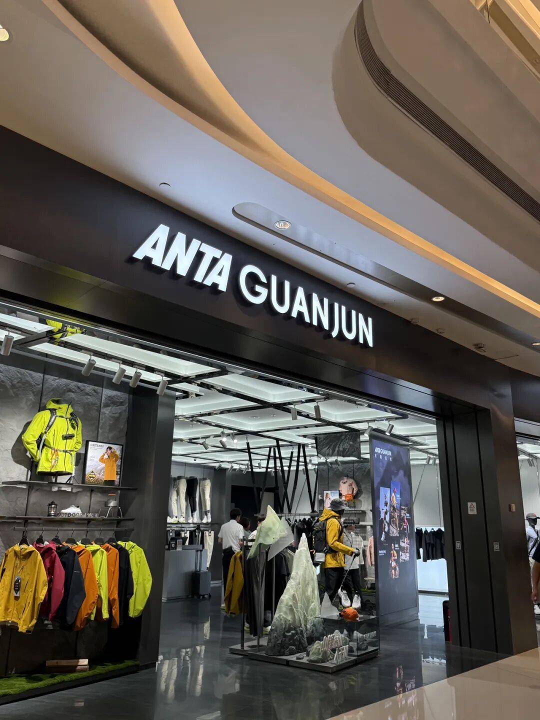 消费者开始退货<strong></p>
<p>股票怎么买新手入门</strong>!始祖鸟又被曝海内外道歉内容不一致