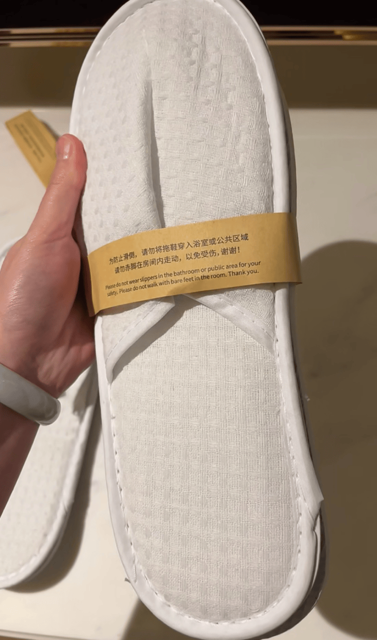 常州一万豪酒店被曝拖鞋系回收后重复使用<strong></p>
<p>股票怎么买新手入门</strong>，卫监所介入调查