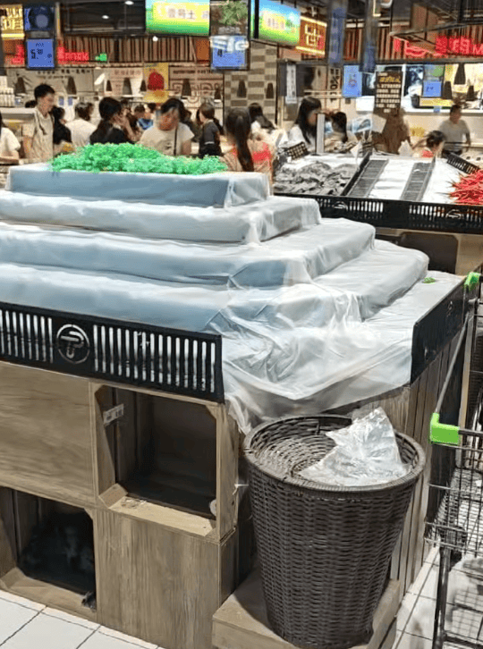 台风“桦加沙”即将登陆<strong></p>
<p>辉煌科技股票</strong>,广东一超市只剩辣椒:广东人最后的倔强,路过的看都不看一眼