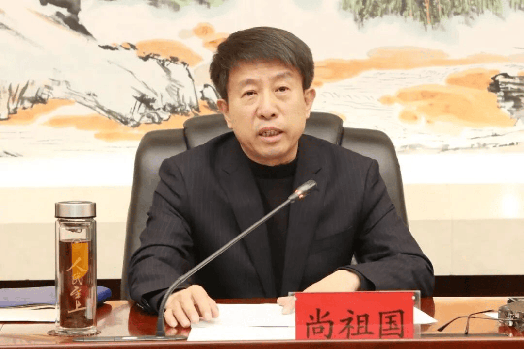 中纪委连发11人被查<strong></p>
<p>百大集团股票</strong>，副部级“老虎”落马