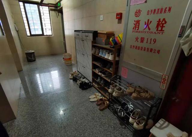 物业“不让门口放鞋子”<strong></p>
<p>鱼跃医疗股票</strong>,门口放鞋柜违法吗?