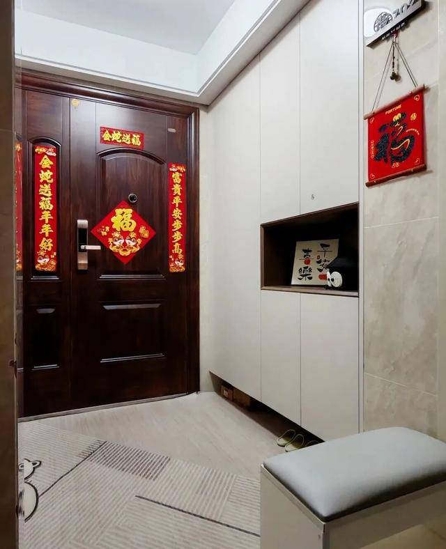 物业“不让门口放鞋子”<strong></p>
<p>鱼跃医疗股票</strong>,门口放鞋柜违法吗?