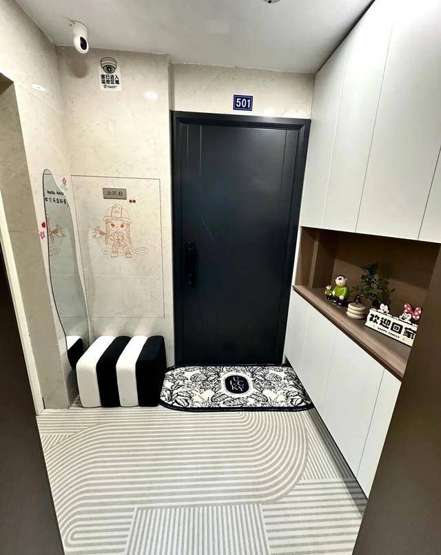 物业“不让门口放鞋子”<strong></p>
<p>鱼跃医疗股票</strong>,门口放鞋柜违法吗?