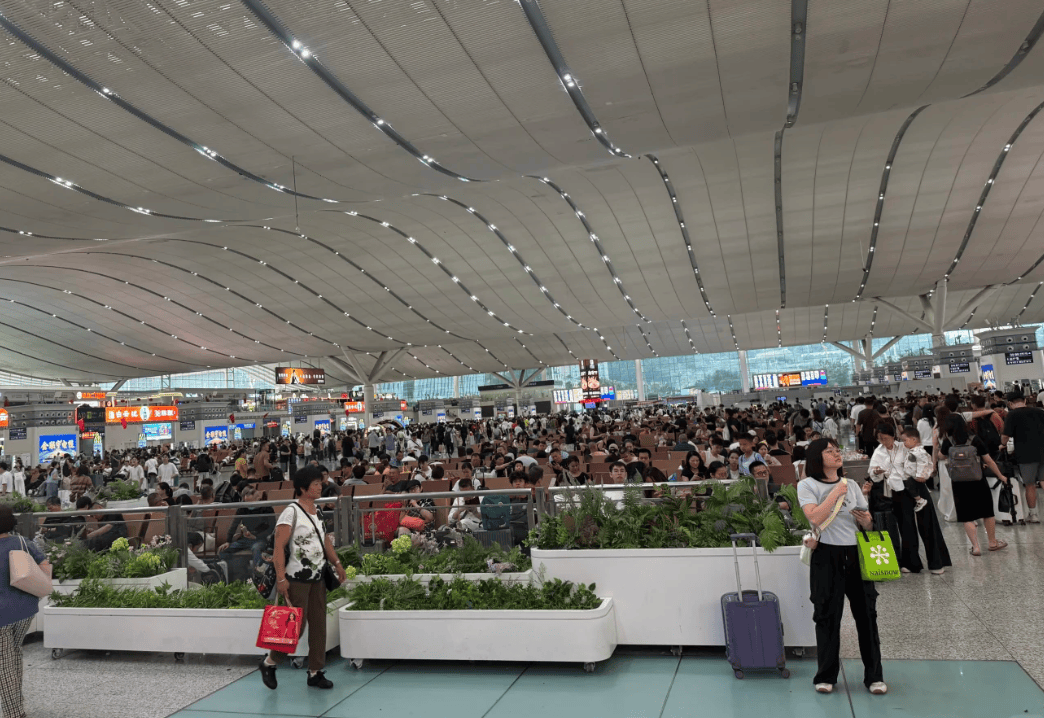 “不亚于春节回家”!凌晨5点<strong></p>
<p>旗滨集团股票</strong>,深圳有人已经堵在路上……