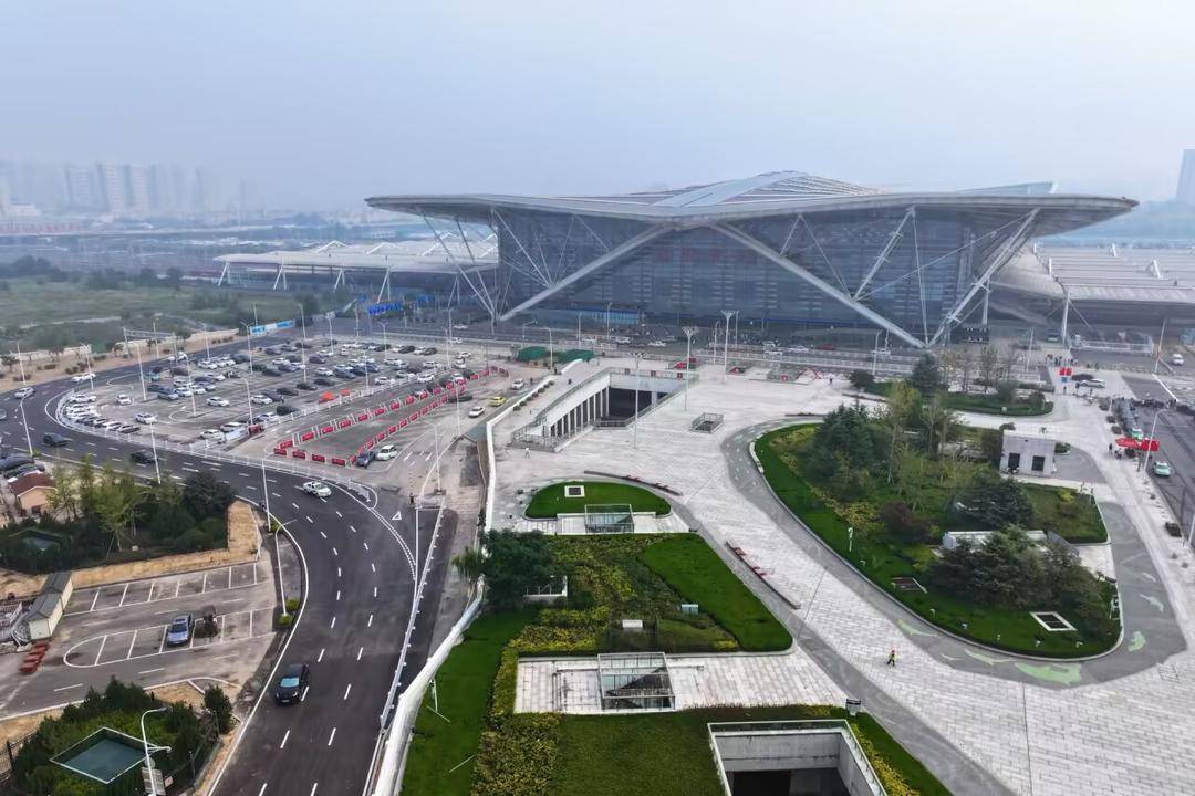 “双节”假期<strong></p>
<p>旗滨集团股票</strong>，铁路青岛站预计发送旅客170万人