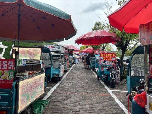 被流量砸中的“鸡排哥”:炸到中暑<strong></p>
<p>旗滨集团股票</strong>,每天睡三四个小时,怕辜负顾客不舍得休息