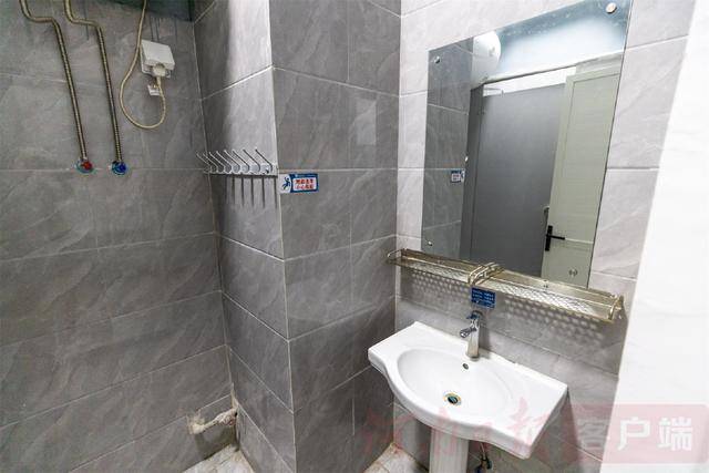 从8人间到夫妻房<strong></p>
<p>天桥起重股票</strong>,郑州富士康员工幸福安居“进行时”