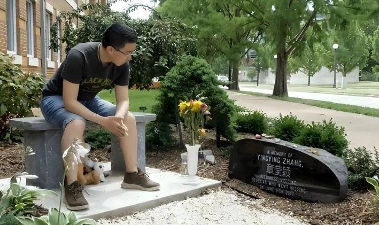 章莹颖男友国庆探望章父并协助直播<strong></p>
<p>天桥起重股票</strong>，网友劝其早点结婚，本人回应