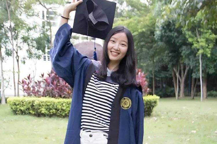 章莹颖男友国庆探望章父并协助直播<strong></p>
<p>天桥起重股票</strong>，网友劝其早点结婚，本人回应