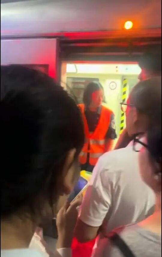 大连地铁发生故障停运一小时<strong></p>
<p>天桥起重股票</strong>，目击者称看到120和警车，工作人员否认列车和人相撞，故障原因在落实中