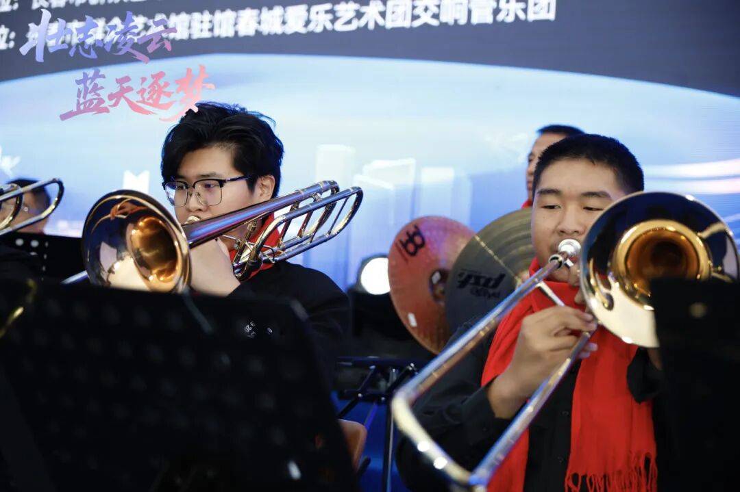 DNA彻底动了！全场跟唱<strong></p>
<p>酒鬼酒股票</strong>，这氛围太顶了！