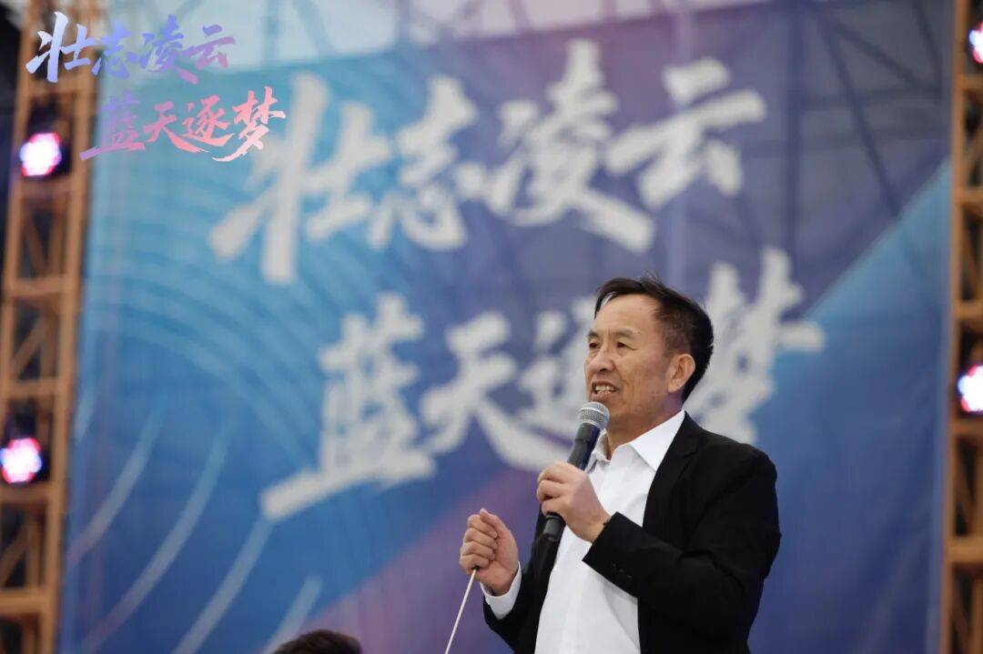 DNA彻底动了！全场跟唱<strong></p>
<p>酒鬼酒股票</strong>，这氛围太顶了！