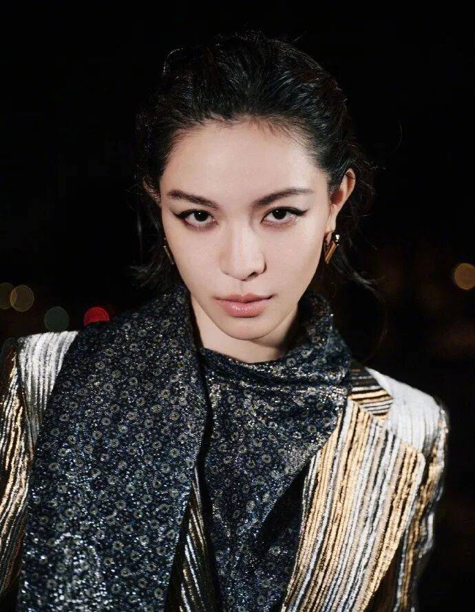 时装周上的女明星<strong></p>
<p>酒鬼酒股票</strong>,秋冬氛围感一键封顶!