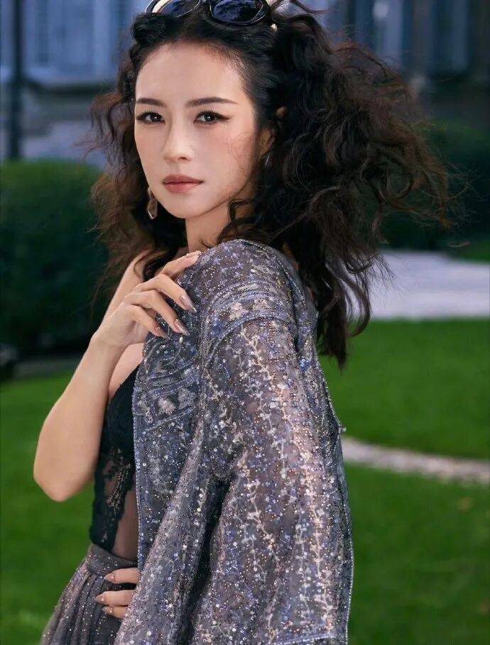 时装周上的女明星<strong></p>
<p>酒鬼酒股票</strong>,秋冬氛围感一键封顶!