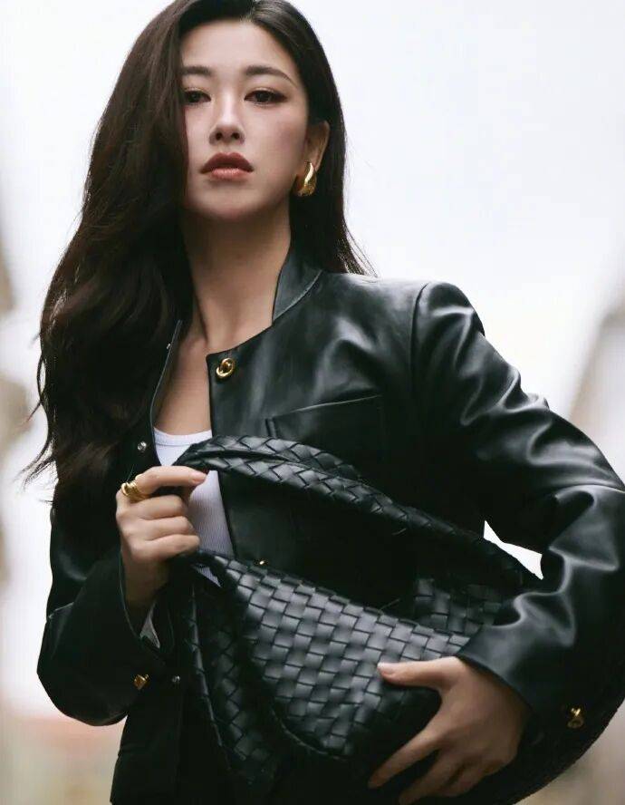 时装周上的女明星<strong></p>
<p>酒鬼酒股票</strong>,秋冬氛围感一键封顶!