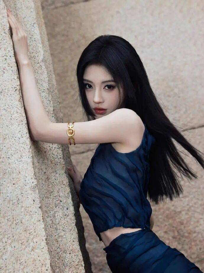 时装周上的女明星<strong></p>
<p>酒鬼酒股票</strong>,秋冬氛围感一键封顶!