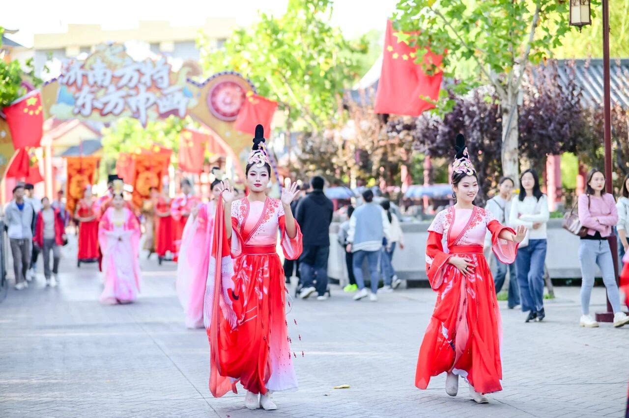 央视聚焦济南泉水游！10月5日<strong></p>
<p>酒鬼酒股票</strong>，30家景区共接待游客45.27万人次