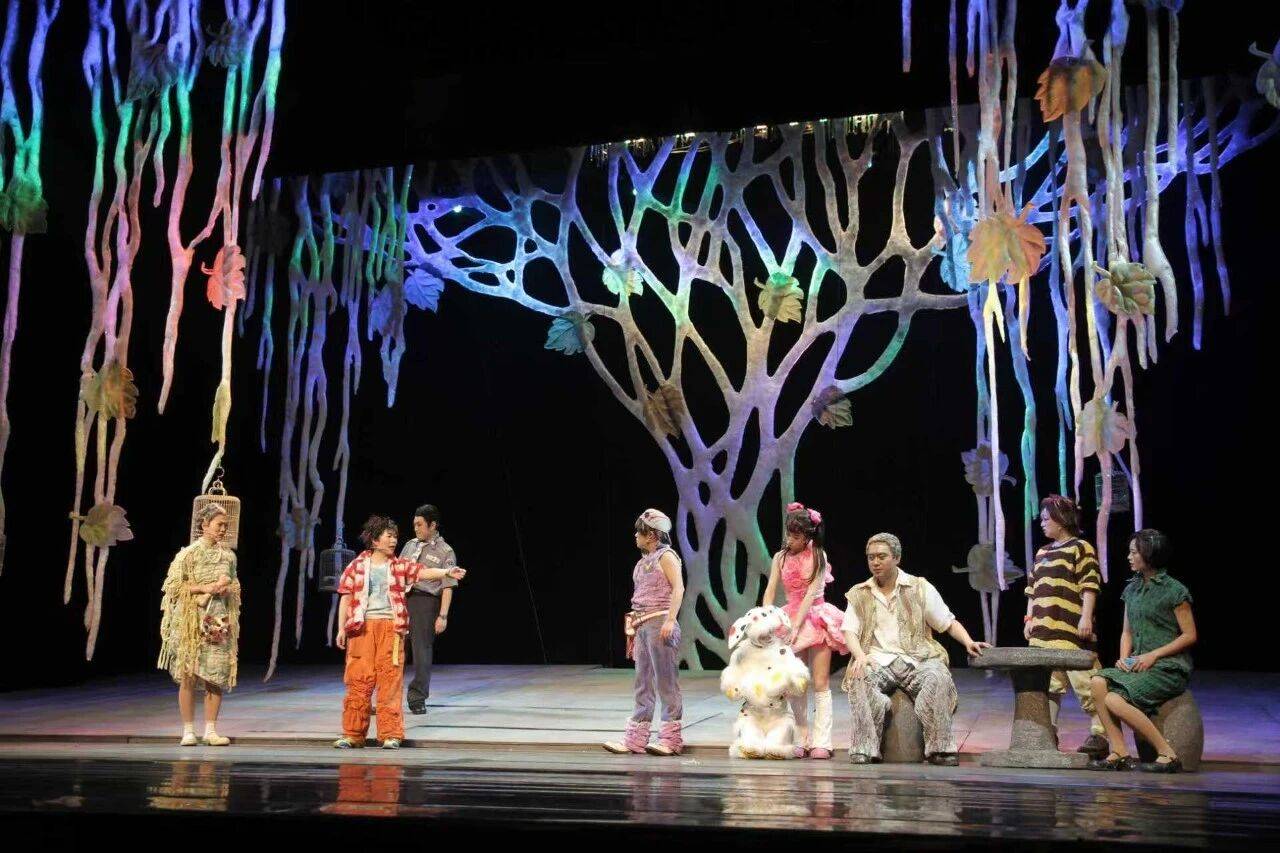 央视聚焦济南泉水游！10月5日<strong></p>
<p>酒鬼酒股票</strong>，30家景区共接待游客45.27万人次