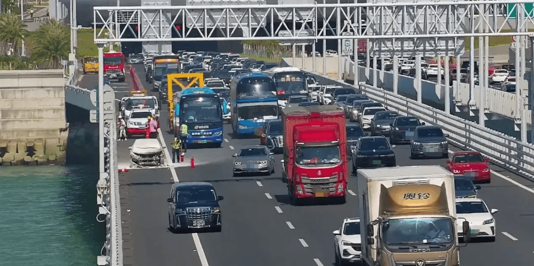 粤B·97821D、粤Z·AG85澳、粤T·91736<strong></p>
<p>酒鬼酒股票</strong>，你们被拍下来了！