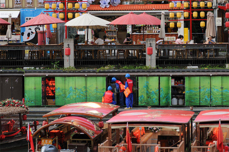 阖家团圆时<strong></p>
<p>赢时胜股票</strong>,他们守护蓉城灯火