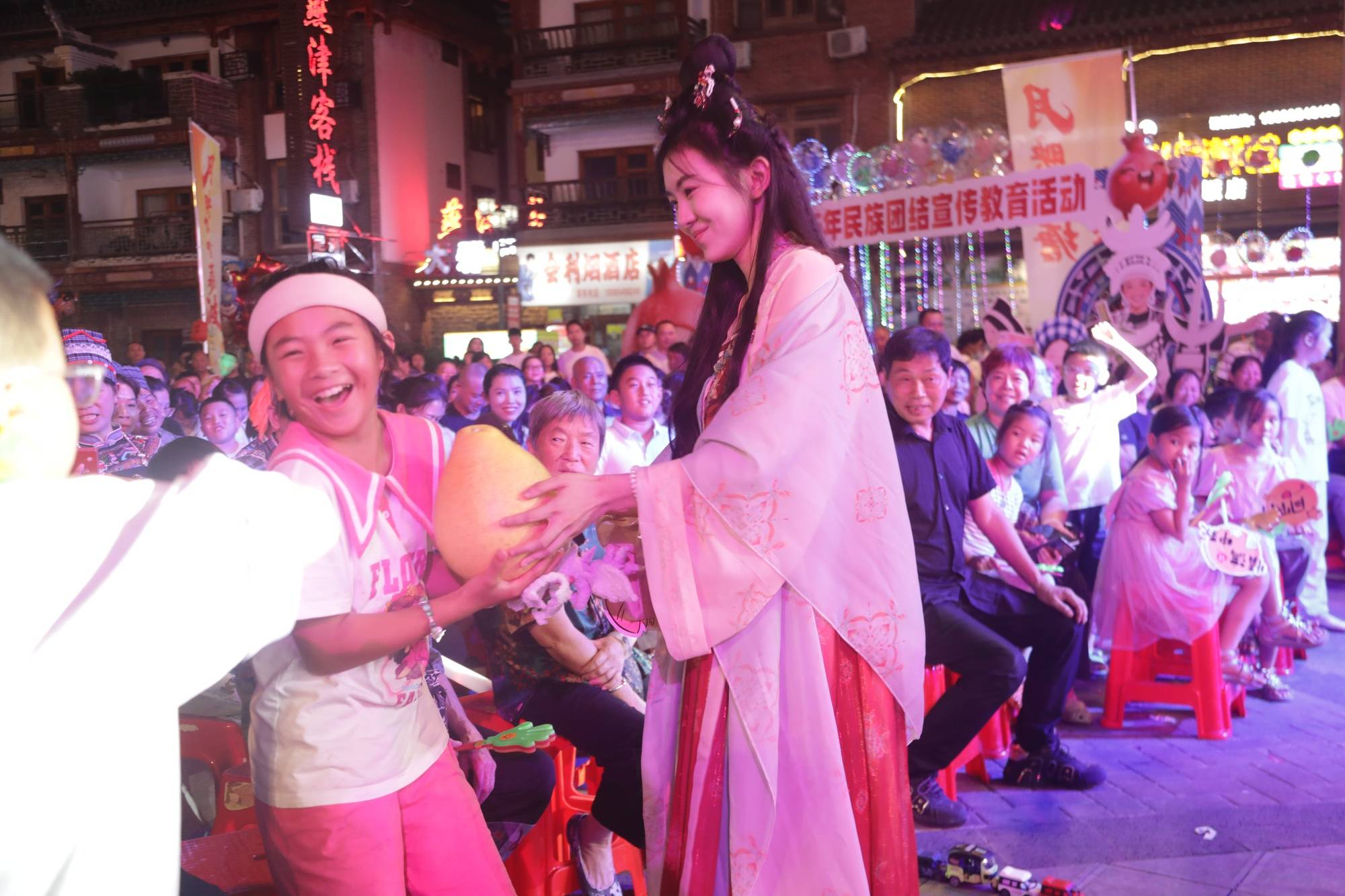 月映火塘 悦唱荔波<strong></p>
<p>赢时胜股票</strong>！这场中秋音乐晚会点燃团圆夜