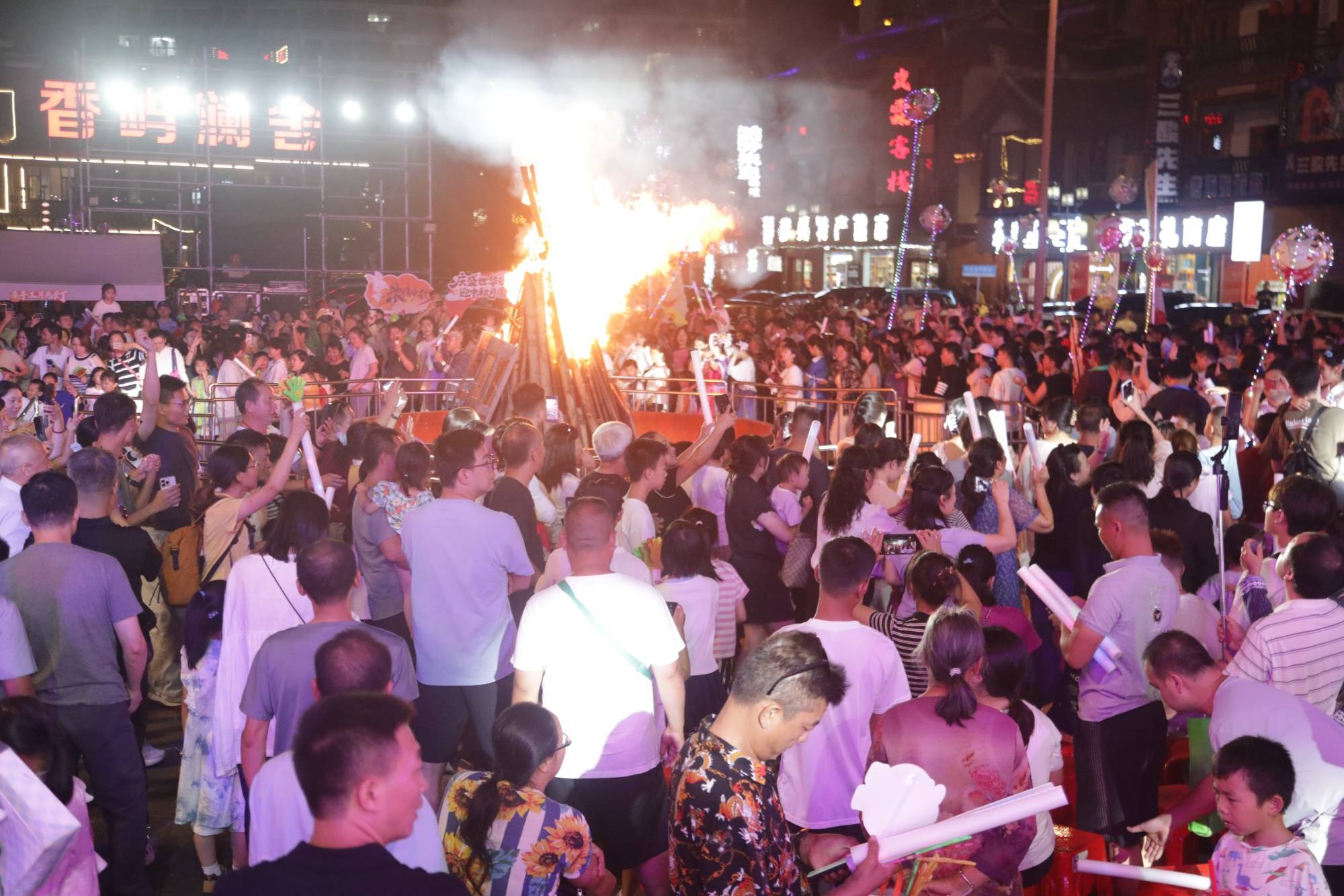 月映火塘 悦唱荔波<strong></p>
<p>赢时胜股票</strong>！这场中秋音乐晚会点燃团圆夜