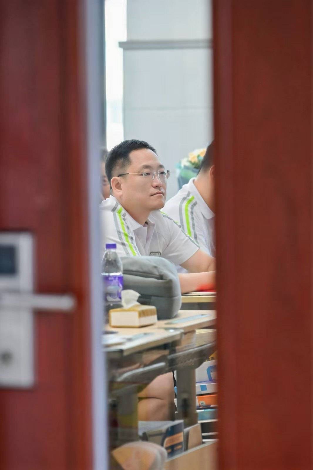 那个让老师骄傲的“调皮”班级!30年同学聚会<strong></p>
<p>华菱钢铁股票</strong>,还伴有一封来自贵州的感谢信