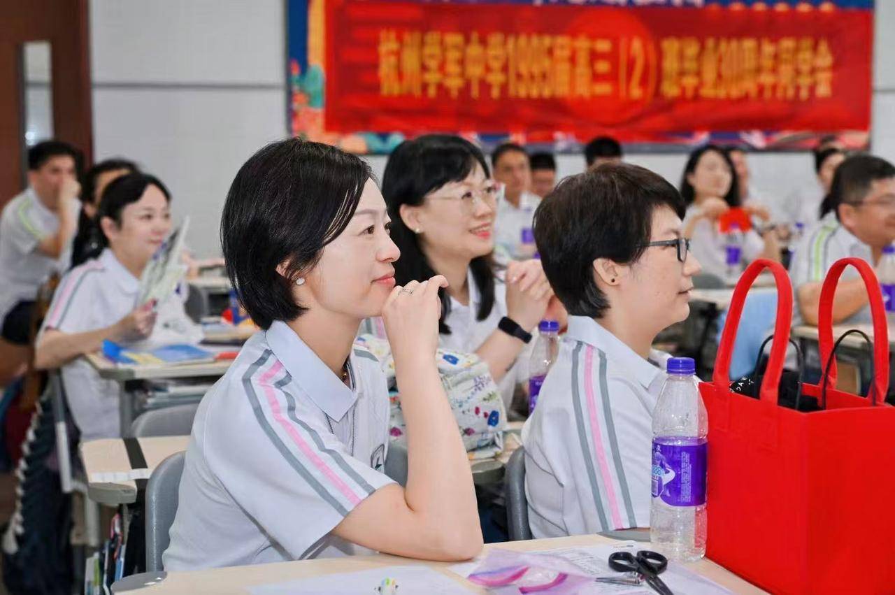 那个让老师骄傲的“调皮”班级!30年同学聚会<strong></p>
<p>华菱钢铁股票</strong>,还伴有一封来自贵州的感谢信