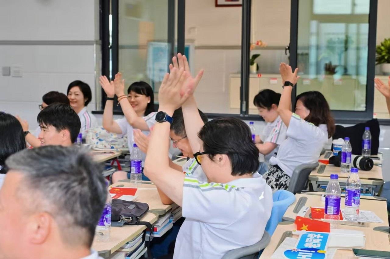 那个让老师骄傲的“调皮”班级!30年同学聚会<strong></p>
<p>华菱钢铁股票</strong>,还伴有一封来自贵州的感谢信