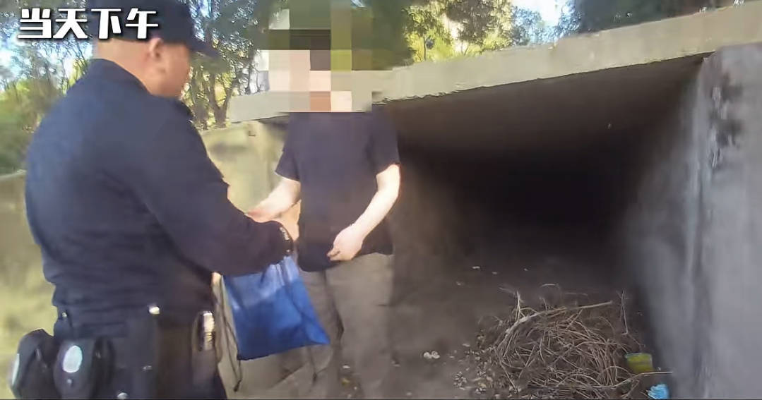 男子在外流浪20多年<strong></p>
<p>华菱钢铁股票</strong>,在北京朝阳民警帮助下回家过中秋