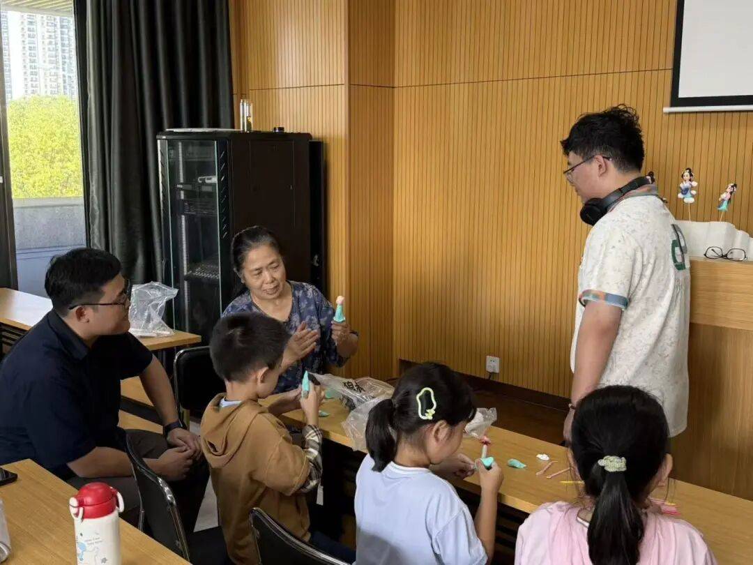 金坛图书馆国庆中秋活动精彩回顾 | 举国同欢庆<strong></p>
<p>华菱钢铁股票</strong>，月满聚中秋